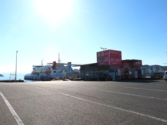 直島へのフェリー乗り場