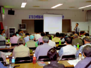 �ʐ^�@���l���u���b�N�𗬉�E���c��̂悤��