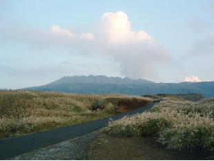 �ʐ^�R�D�Y�R���痧���̂ڂ�ΎR�K�X