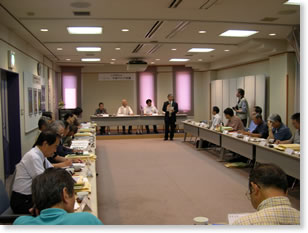 ��B�u���b�N�̉�c���i