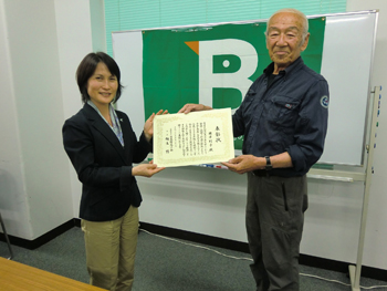 �ʐ^4�D�i�N�Α��\�����̗l�q