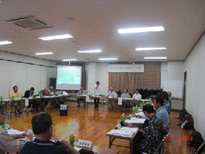 4���̉�c�̗l�q